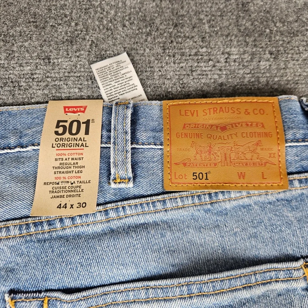 Levis 501 Original Fit Jeans Mens 44x30 Light Wash Blue Denim Button Fly Stretch